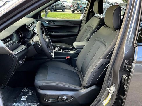 New 2025 Jeep Grand Cherokee Laredo X w/ Luxury Tech Group I image 9