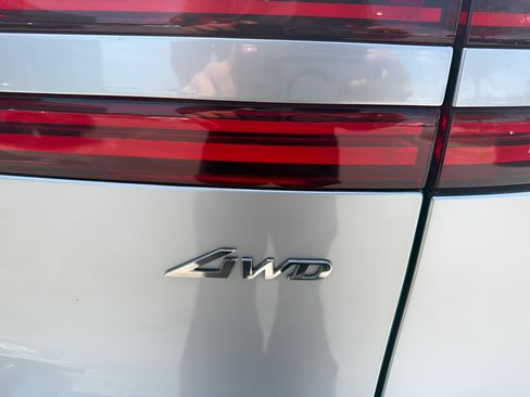 Used 2025 Genesis GV70 2.5T AWD/4WD image 43