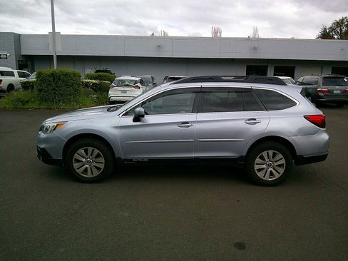Used 2017 Subaru Outback 2.5i Premium image 2