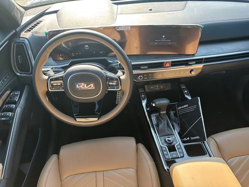 Certified 2025 Kia Sorento SX Prestige w/ Olive Brown Leather Package AWD/4WD image 24