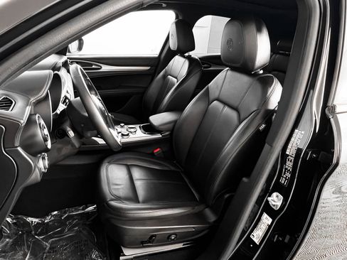 Used 2024 Alfa Romeo Stelvio Ti image 19