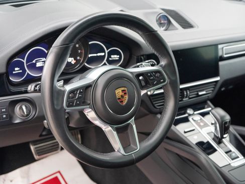 Used 2022 Porsche Cayenne GTS image 13