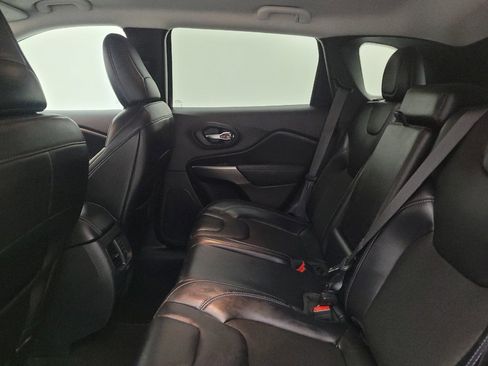 Used 2020 Jeep Cherokee Latitude Plus w/ Cold Weather Group AWD/4WD image 18