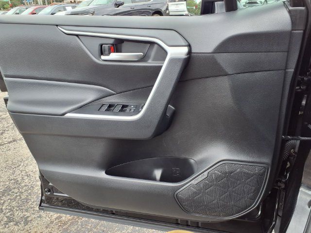 Used 2025 Toyota RAV4 XLE AWD/4WD image 41