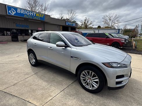 Used 2018 Jaguar F-PACE Prestige image 3