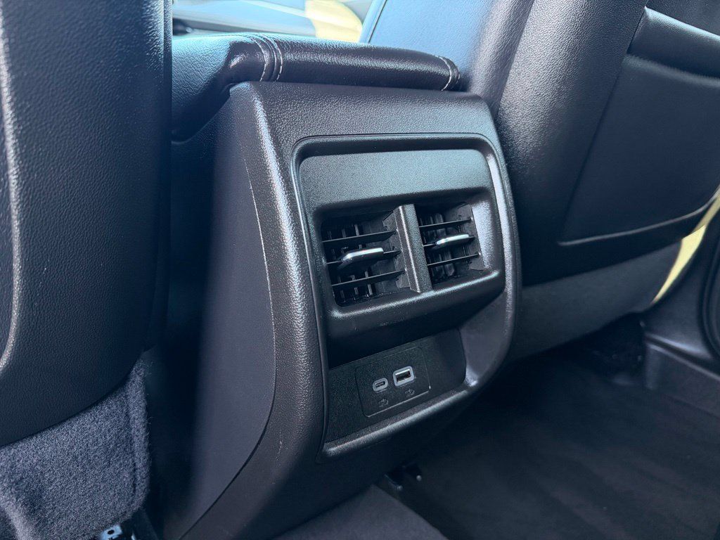 Used 2025 Cadillac XT4 Premium Luxury FWD image 31