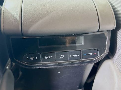 Used 2023 Toyota Highlander LE image 23