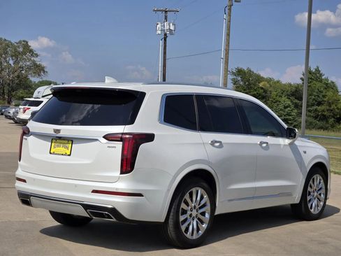 Used 2022 Cadillac XT6 Premium Luxury w/ Technology Package image 6