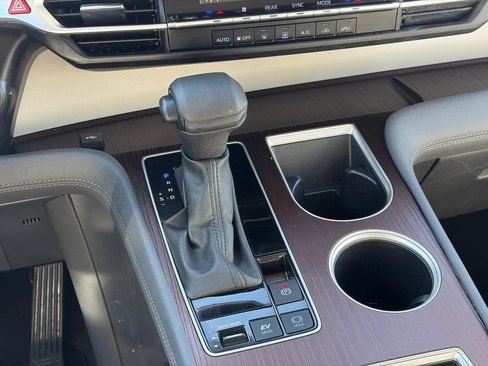 Used 2024 Toyota Sienna LE image 28