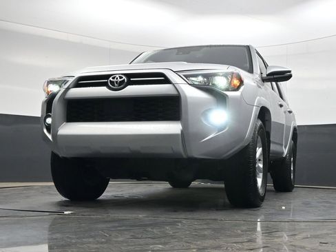 Used 2022 Toyota 4Runner SR5 Premium w/ Moonroof Package RWD image 38