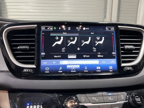 Used 2023 Chrysler Pacifica Touring-L FWD image 30