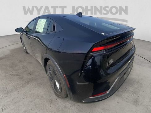 Used 2025 Toyota Prius LE FWD image 7