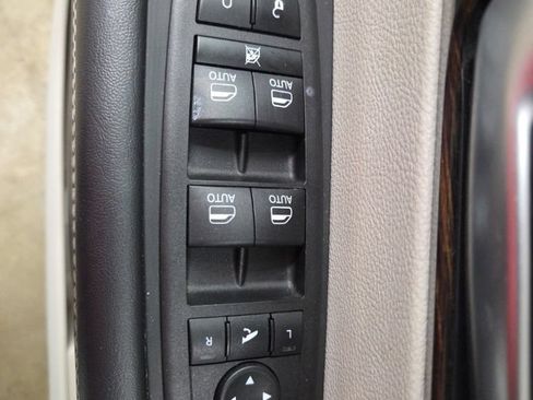 Used 2023 Chrysler Pacifica Limited FWD image 22