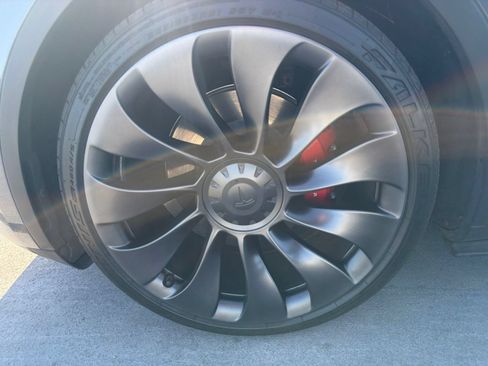 Used 2023 Tesla Model Y Performance AWD/4WD image 9