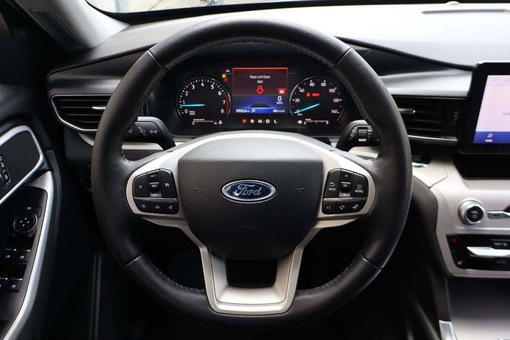 Used 2024 Ford Explorer XLT w/ Equipment Group 202A AWD/4WD image 19
