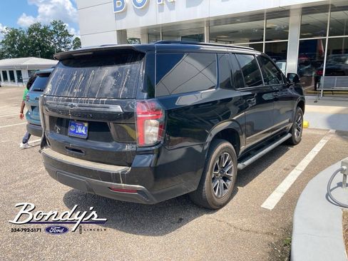 Used 2022 Chevrolet Suburban Z71 w/ Luxury Package AWD/4WD image 3
