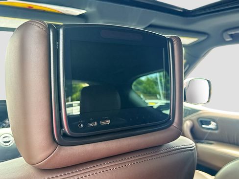 Used 2022 Nissan Armada Platinum AWD/4WD image 28
