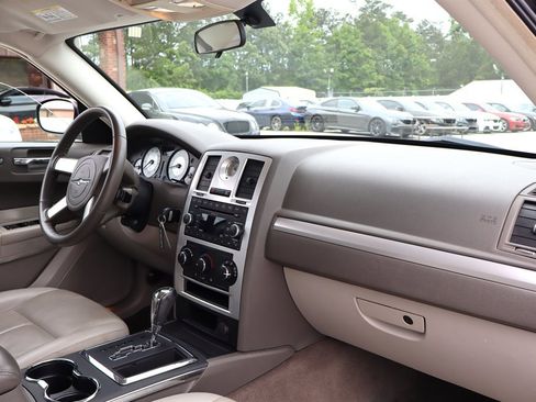 Used 2008 Chrysler 300 Touring RWD image 18