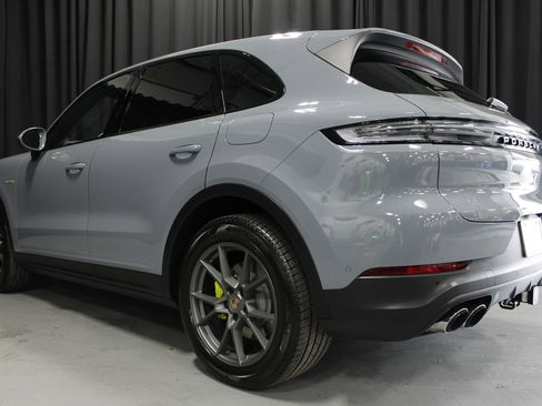 New 2026 Porsche Cayenne E-Hybrid AWD/4WD image 14