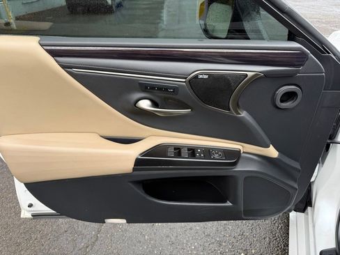 Used 2019 Lexus ES 350 w/ Premium Package image 11