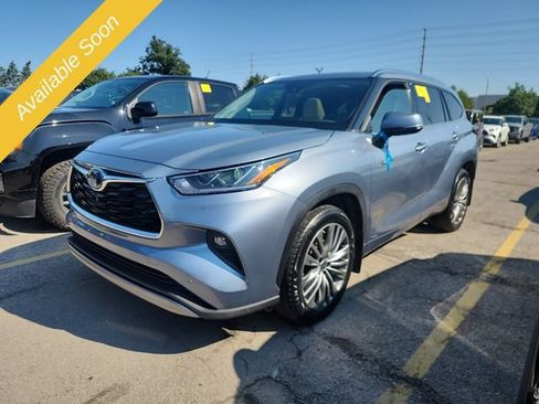 Used 2021 Toyota Highlander Platinum AWD/4WD image 1