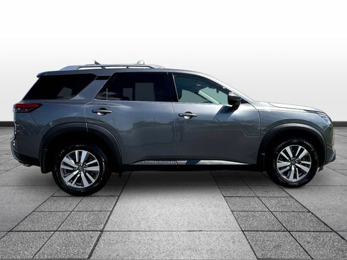 Used 2025 Nissan Pathfinder SL AWD/4WD image 4