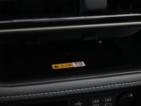 Used 2024 Toyota Highlander Limited image 9