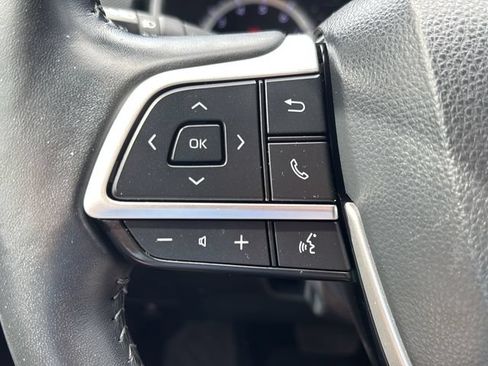 Used 2022 Toyota Highlander XSE FWD image 18