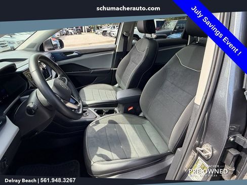 Used 2023 Volkswagen Taos SE w/ Panoramic Sunroof Package FWD image 11