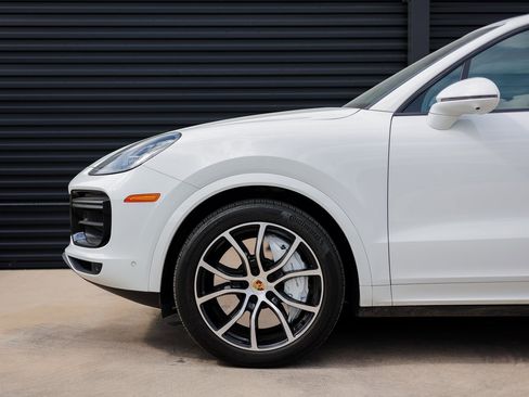 Certified 2022 Porsche Cayenne Turbo image 11