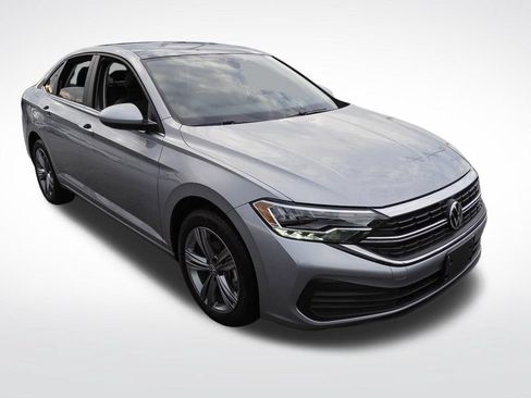 Used 2023 Volkswagen Jetta SE FWD image 3