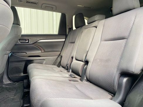 Used 2019 Toyota Highlander LE FWD image 20