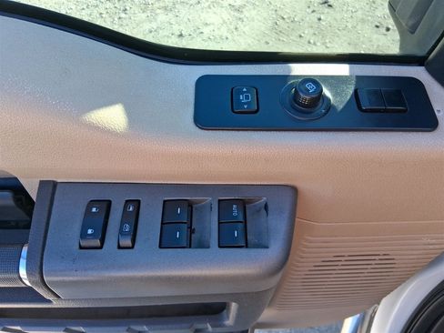 Used 2012 Ford F250 Lariat w/ Lariat Interior Pkg image 59