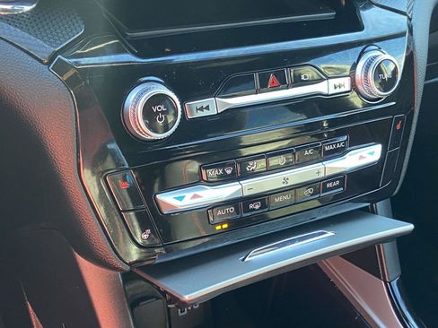 Used 2022 Ford Explorer ST-Line w/ Class IV Trailer Tow Package image 16