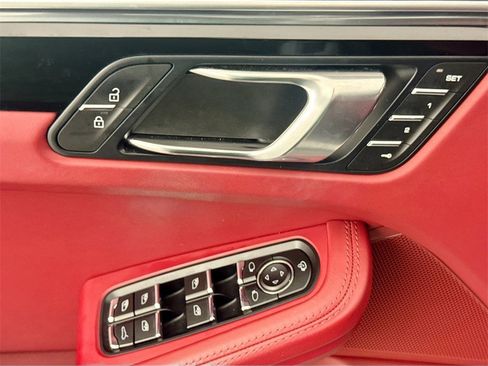 Used 2024 Porsche Macan image 15