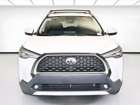 Used 2024 Toyota Corolla Cross XLE w/ Convenience Package image 2