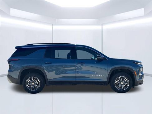 Used 2025 Chevrolet Traverse LT w/ Driver Confidence Package AWD/4WD image 8