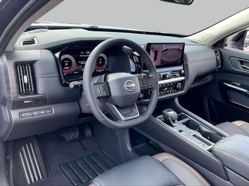 Used 2026 Nissan Pathfinder Platinum FWD image 18