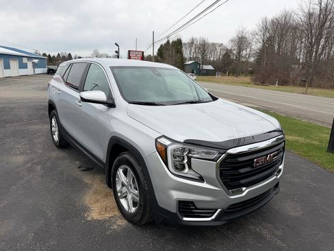 Used 2022 GMC Terrain SLE image 3