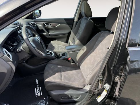 Used 2016 Nissan Rogue SV image 10