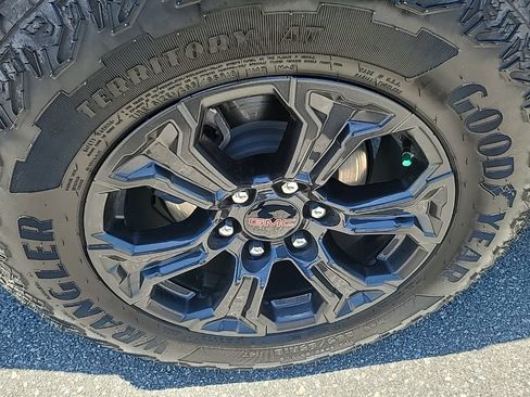 Used 2025 GMC Canyon Elevation w/ Convenience Package RWD image 10