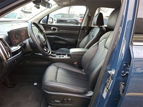 Certified 2025 Kia Sorento S image 14
