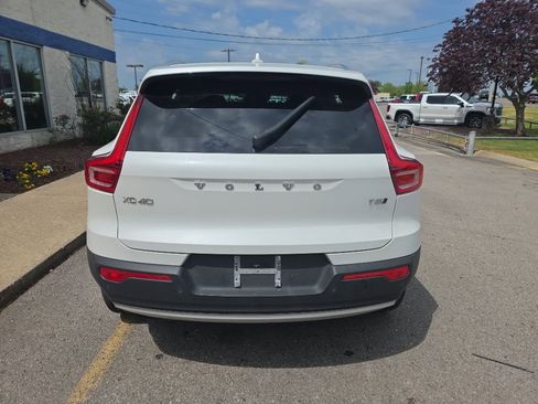 Used 2022 Volvo XC40 T5 Momentum AWD/4WD image 6