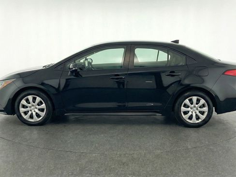 Used 2025 Toyota Corolla LE image 5