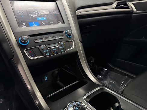 Used 2018 Ford Fusion SE w/ Fusion SE Technology Package image 24