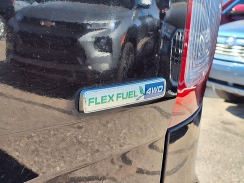 Used 2014 Ford Explorer XLT w/ Equipment Group 202A AWD/4WD image 8