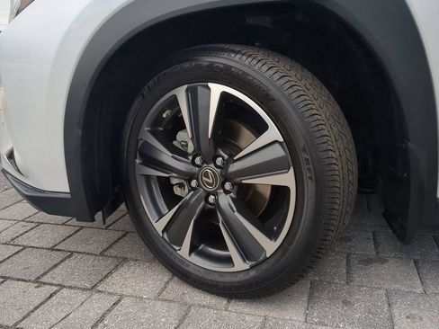Used 2022 Lexus UX 200 w/ Accessory Package (Z2) FWD image 33