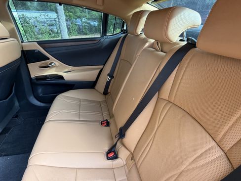 Used 2023 Lexus ES 350 Ultra Luxury w/ Accessory Package (Z2) FWD image 32