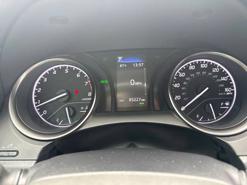 Used 2021 Toyota Camry SE w/ Convenience Package FWD image 13