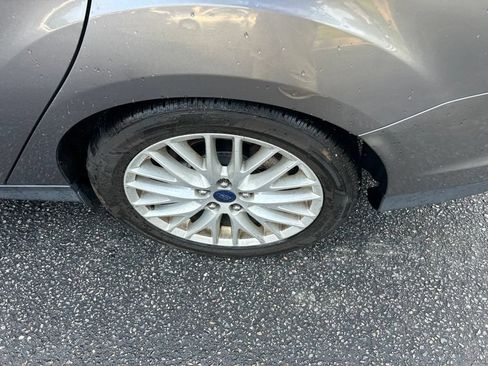 Used 2014 Ford Focus Titanium FWD image 15